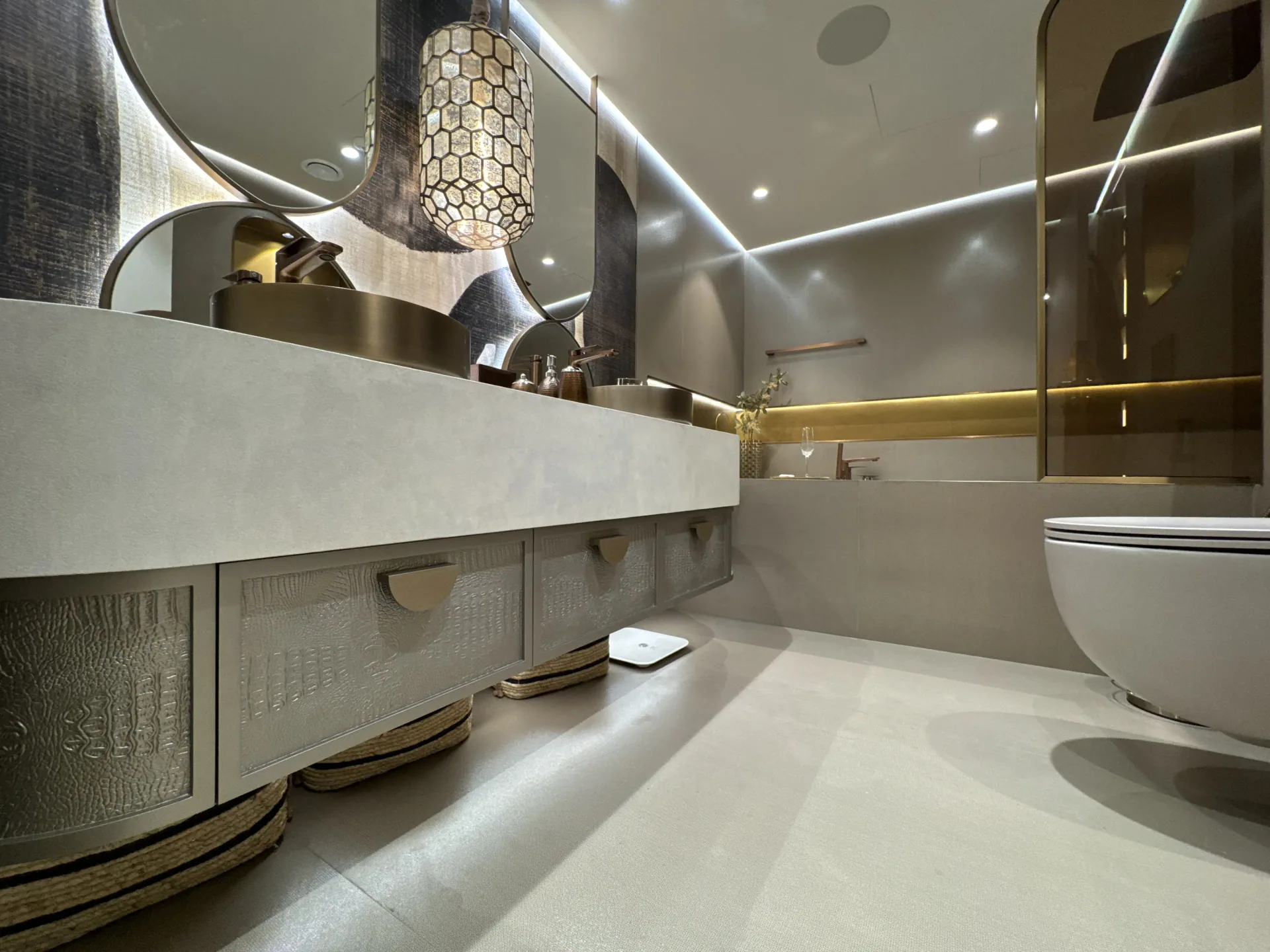 A Real-Site Finish Study - Study 168, a microcement residential decorative finish in chalk white