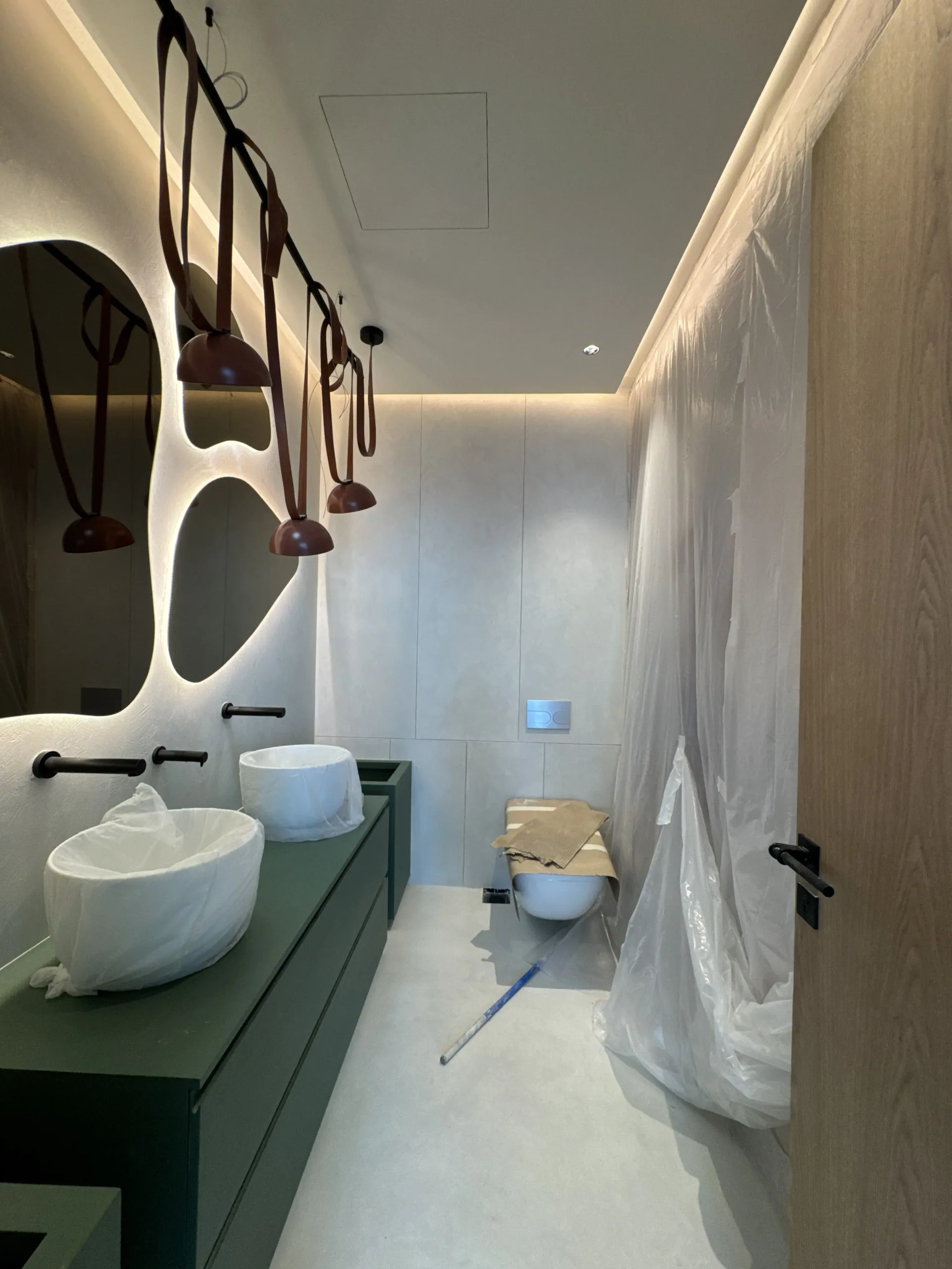 A Real-Site Finish Study - Study 60, a microcement residential decorative finish in chalk white